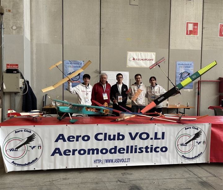 Lo stand con l'Aeroclub VOLI e i modelli esposti