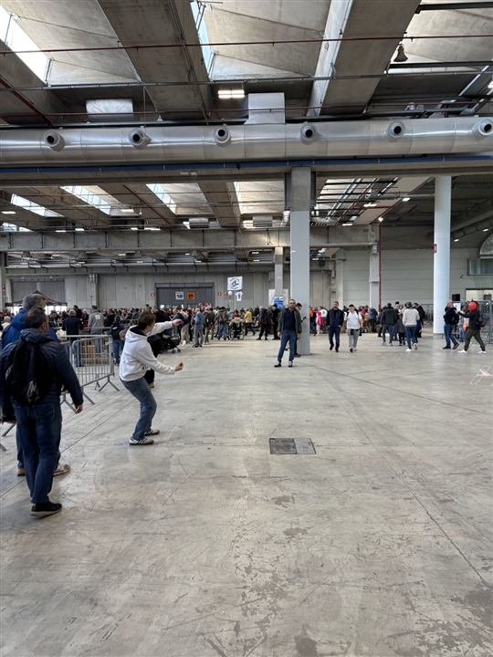Un lancio di prova tra i padiglioni